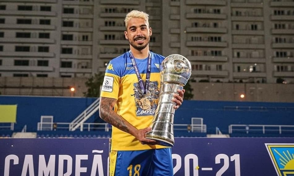 Campeão e com acesso garantido, atacante se despede do Estoril: ‘Fui muito feliz por aqui’