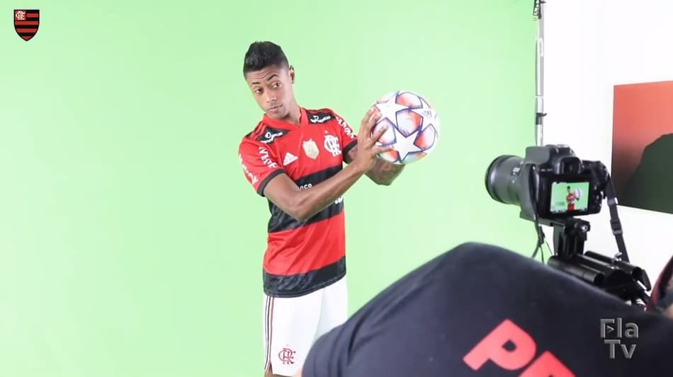 VÍDEO: veja os bastidores dos jogadores do Flamengo em sessão de fotos com o uniforme versão 2021
