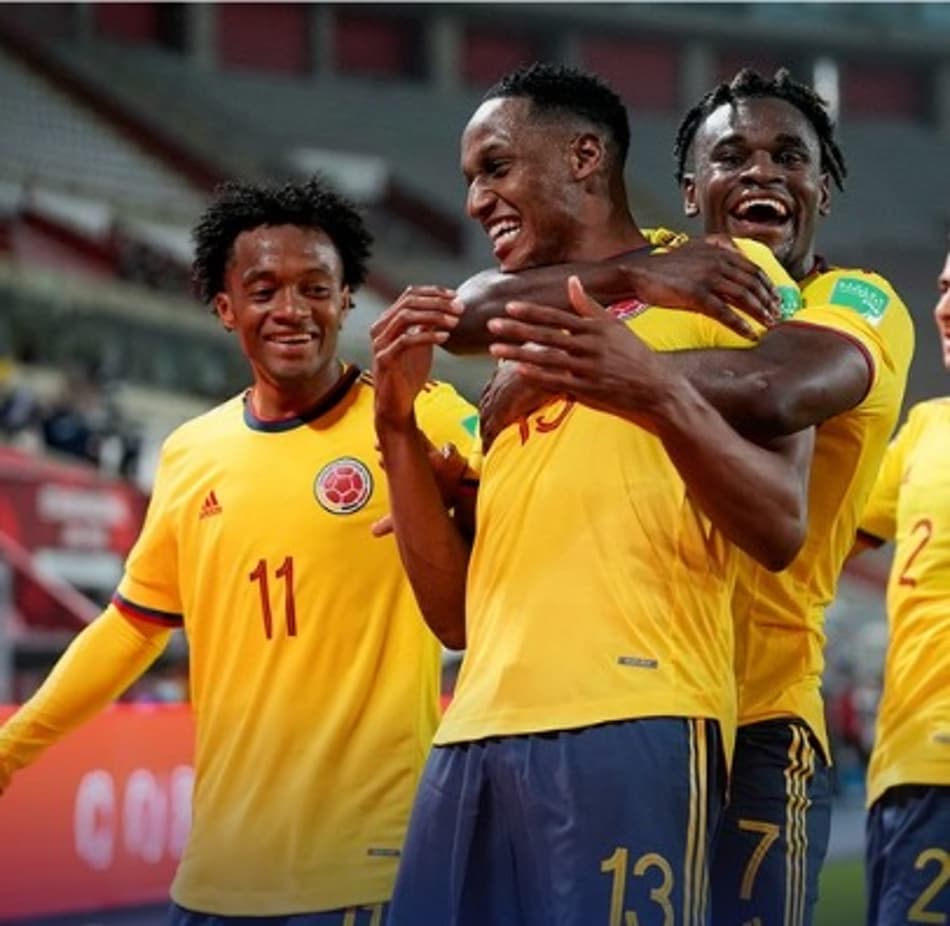 Zagueiro Yerry Mina está fora de duelo entre Argentina e Colômbia