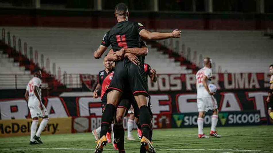 São Paulo perde para o embalado Atlético-GO e tem um mau início no Campeonato Brasileiro