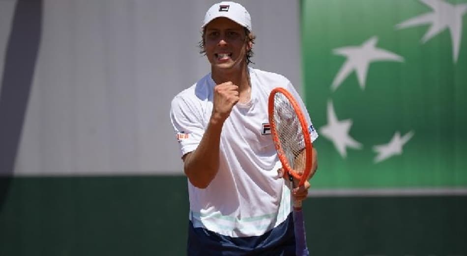 Pedro Boscardin vence batalha e vai às oitavas em Roland Garros juvenil