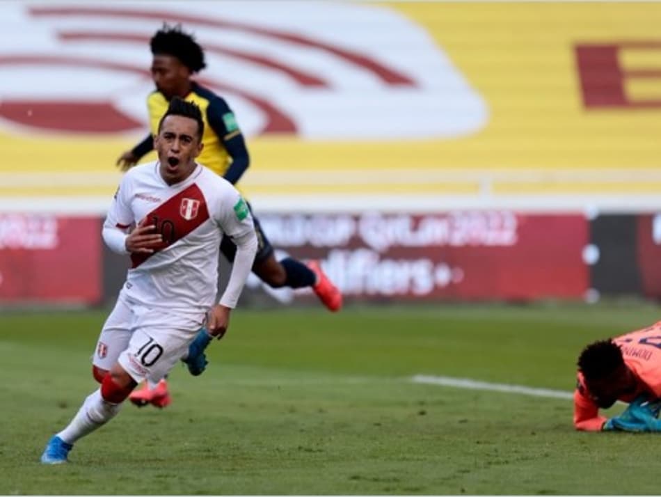 Com aula de contra-ataque e gol de Cueva, Peru bate o Equador