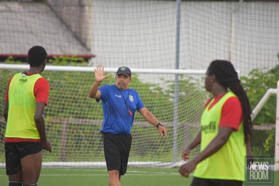 Apesar da perda nas eliminatórias para a Copa do Mundo, treinador da Guiana confia em boa Copa Ouro