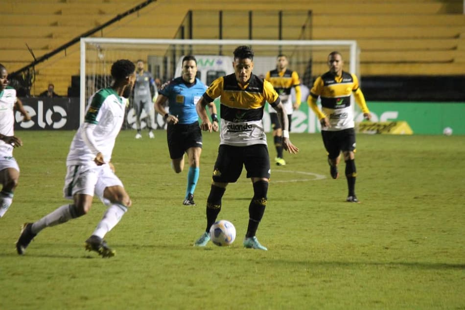 Dudu destaca força do elenco do Criciúma em classificação rumo as oitavas da Copa do Brasil