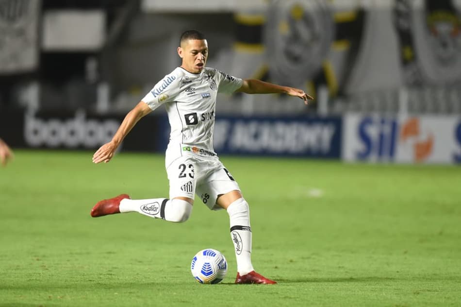 ATUAÇÕES: Marcos Guilherme é o único que tenta algo diferente no empate do Santos