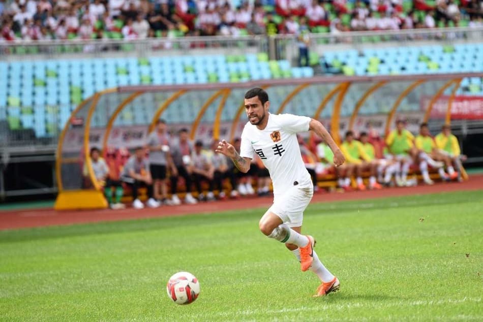 Ex-São Paulo, Sérgio Mota anuncia saída do Guizhou Hengfeng: 'Espero permanecer no futebol chinês'