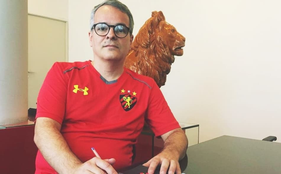 Chance de eleição indireta no Sport gera protesto de torcedores