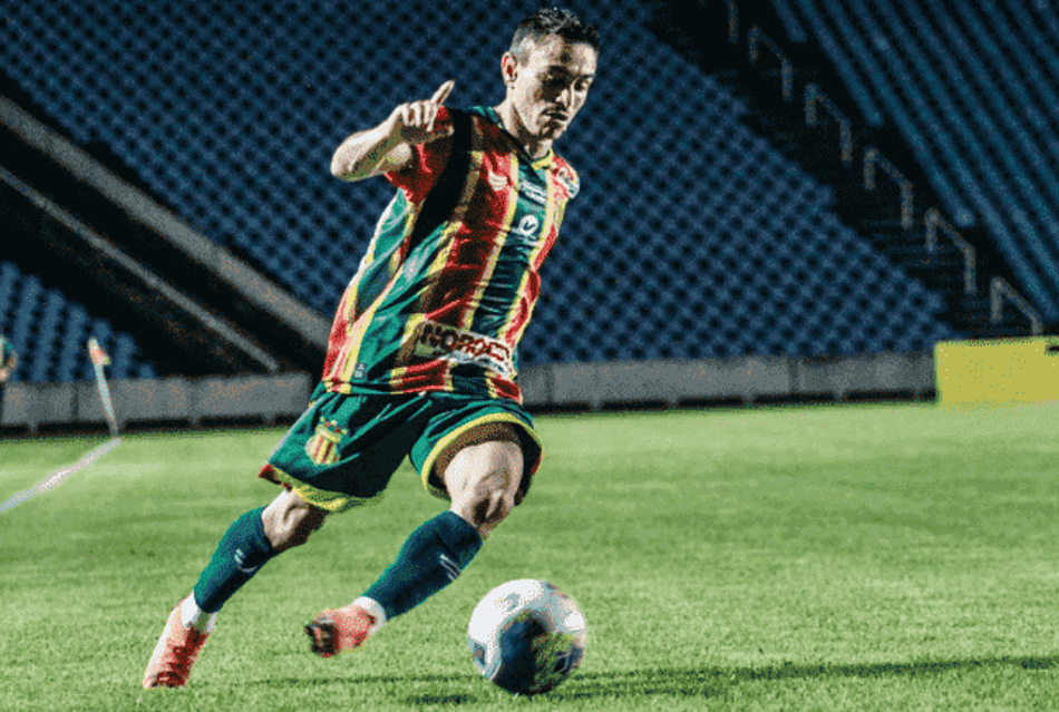 Sampaio Corrêa vence Confiança de virada e encosta no G4 da Série B