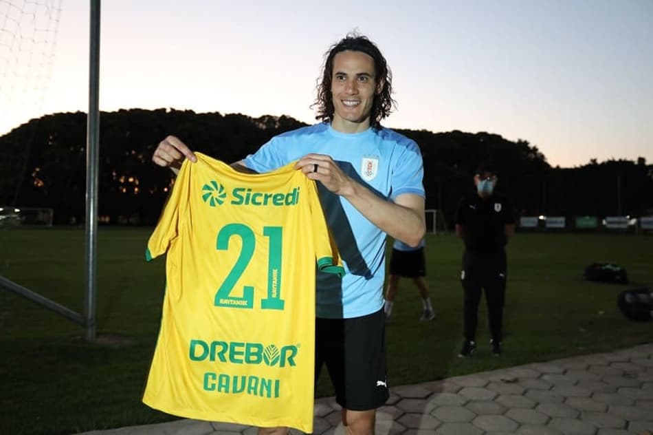 Lugano faz avaliação forte sobre retorno de Cavani e Godín ao futebol sul-americano