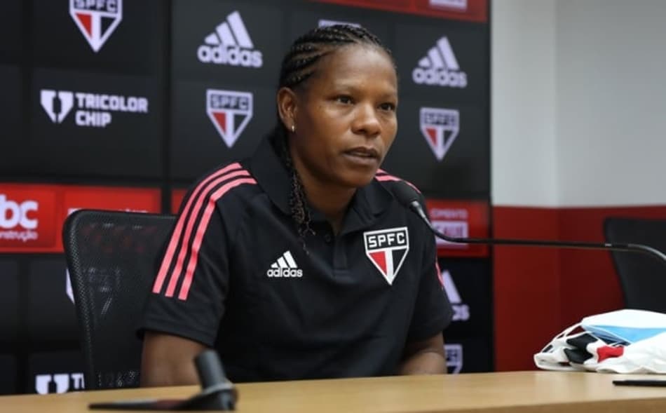 VÍDEO: Formiga cita diferenças do futebol feminino europeu para o brasileiro em sua chegada