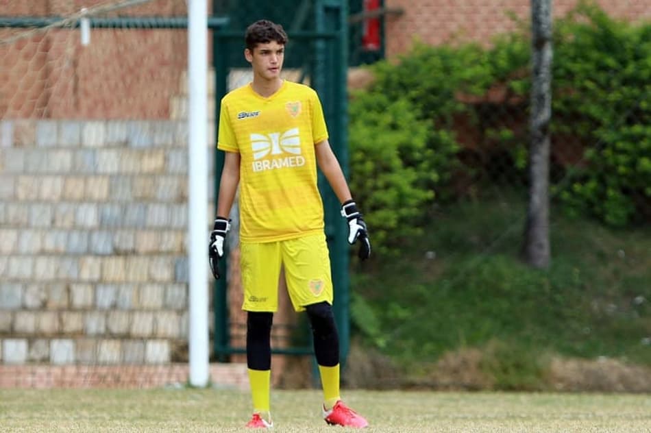 Olho nele: Goleiro de 15 anos chama a atenção no interior de São Paulo