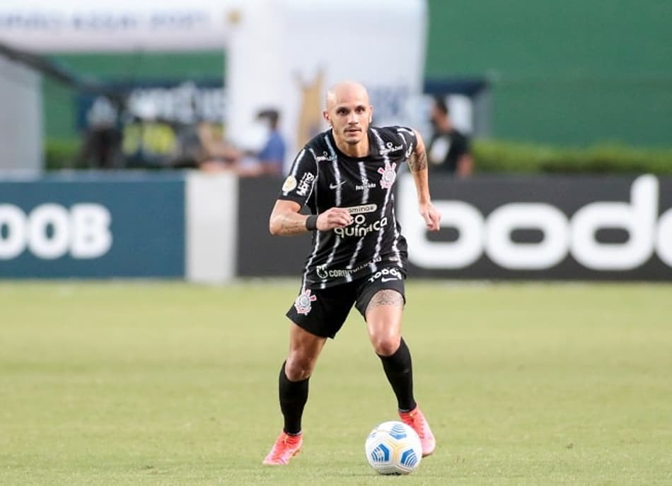 Fábio Santos celebra 250 jogos pelo Corinthians e projeta duelo com o Sport: ‘Recuperar os pontos’