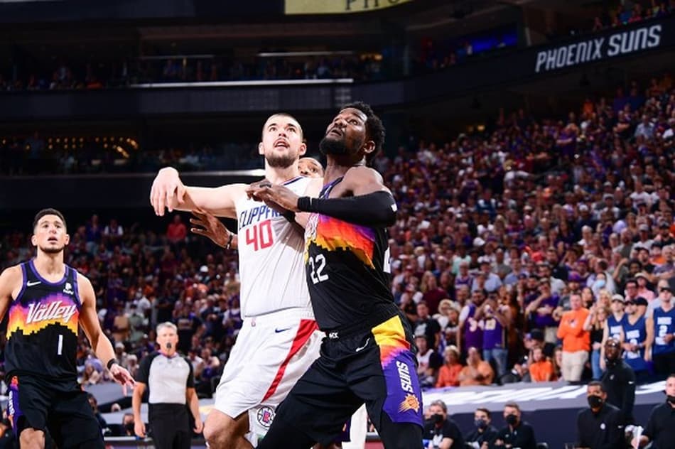 Com lance polêmico no fim, Suns vence Clippers e lidera por 2 a 0