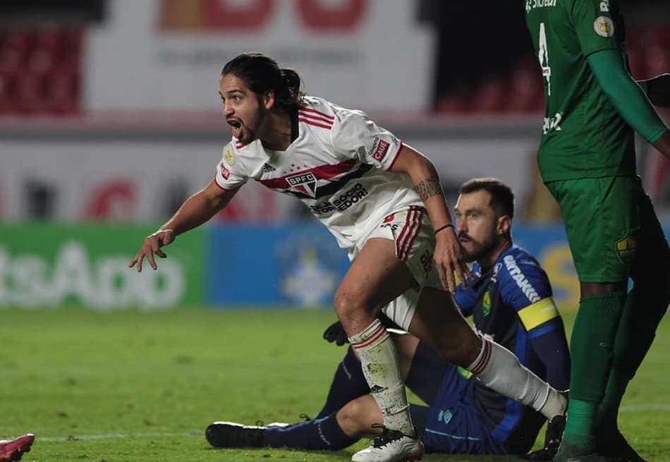 VÍDEO: Benítez explica comemoração com Crespo: ‘Agradecimento pelo esforço que ele fez para eu estar aqui’
