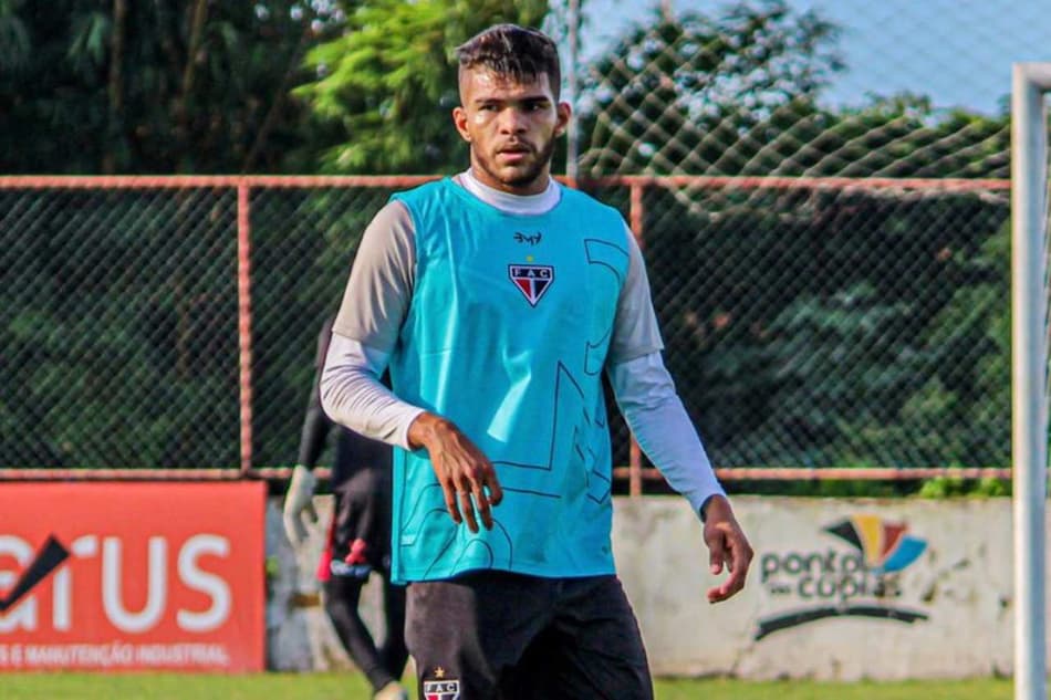 Meia do Ferroviário Berguinho ressalta qualidade do elenco e acredita em reação do time