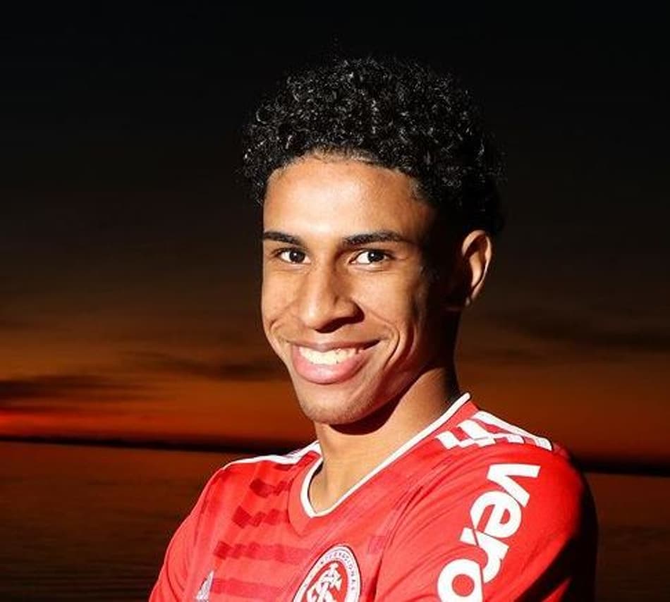 Paulo Victor é apresentado pelo Internacional: ‘Vou dar a vida em todos os jogos’
