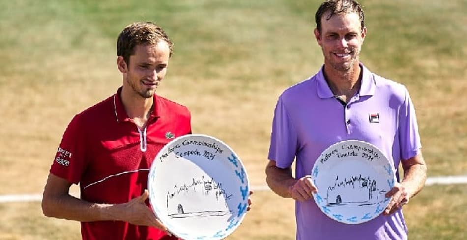 Medvedev conquista o troféu em Mallorca