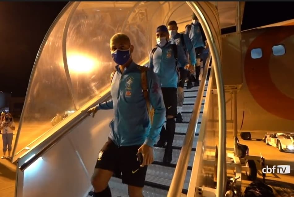 Seleção Brasileira desembarca em Goiânia, onde enfrentará o Equador pela Copa América