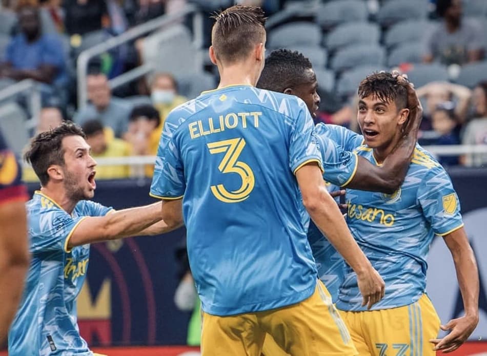 Jogador marca de voleio primeiro gol como profissional na MLS