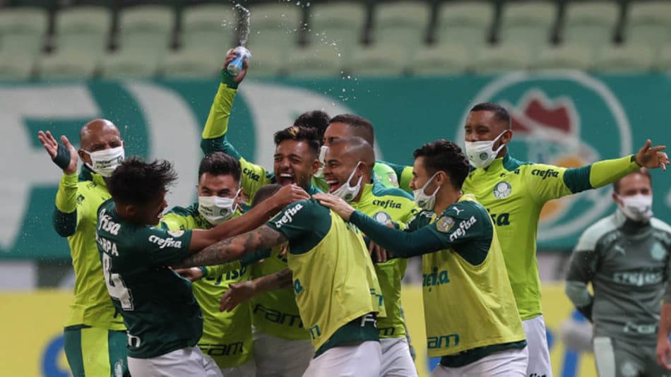 Scarpa brilha e comanda virada nos acréscimos do Palmeiras sobre o Bahia no Brasileirão