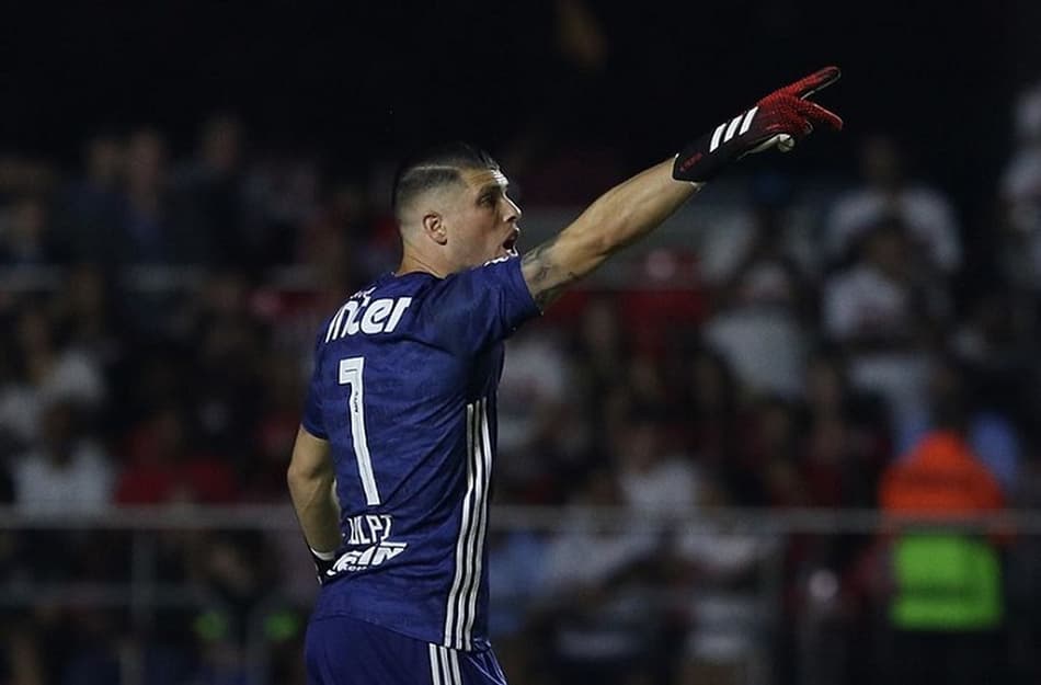 ATUAÇÕES: Com uma série de defesas difíceis, Volpi evita derrota do São Paulo contra o Ceará