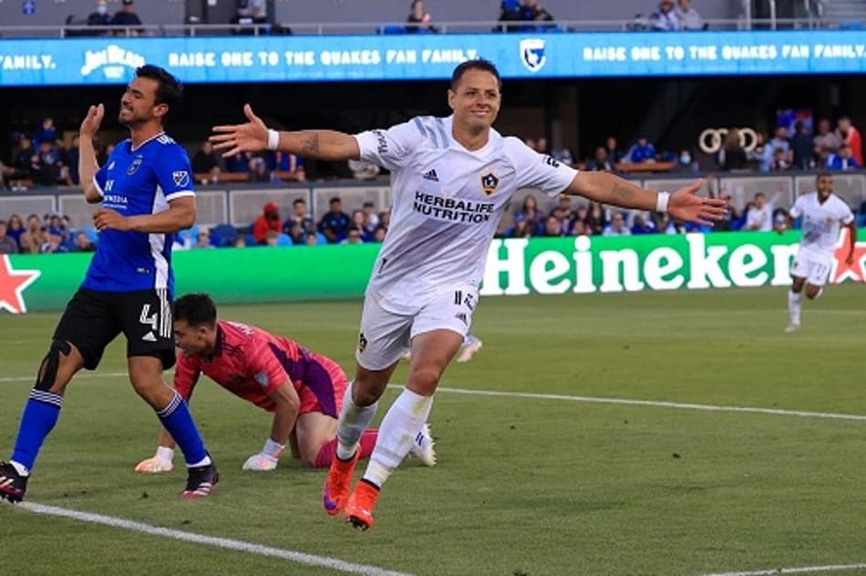 Astro mexicano continua fazendo história com a camisa do Galaxy