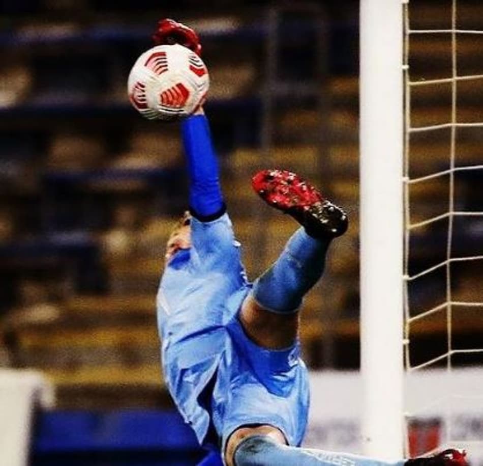 Atenção, Palmeiras! Católica avança em mata-mata…nos pênaltis e goleiro vibra com feito