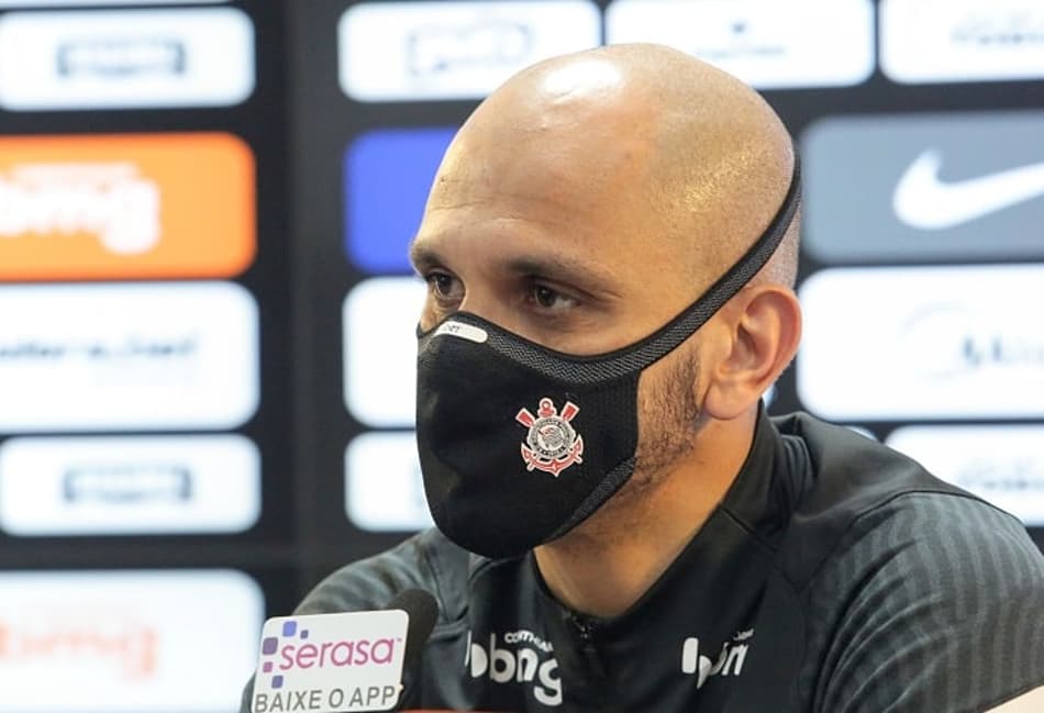 Fábio Santos comenta ‘caso Avelar’ no Corinthians: ‘Erro gravíssimo’