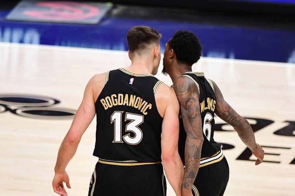 Sem Trae Young, Hawks vence Bucks e empata série