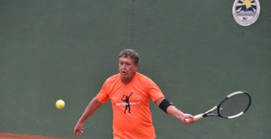 Ex-jogador do Vasco da Gama vence na estreia em Torneio Seniors Internacional no Rio de Janeiro