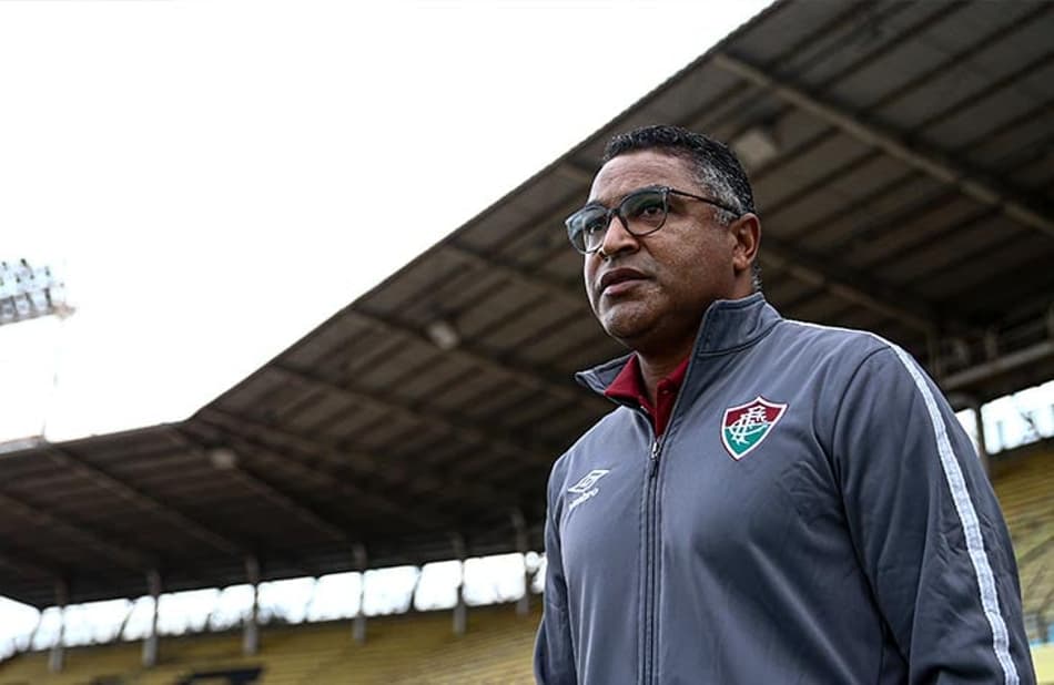 Roger lamenta ‘extrema pressão’ no Fluminense antes do clássico e avalia: ‘Dia de tristeza e reflexão’