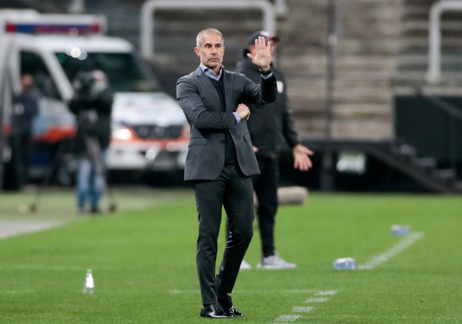 Técnico do Corinthians vê Majestoso tático e destaca: ‘Prevaleceu entrega’