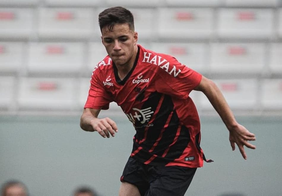 João Pedro quer Athletico brigando no topo do Brasileirão Sub-20