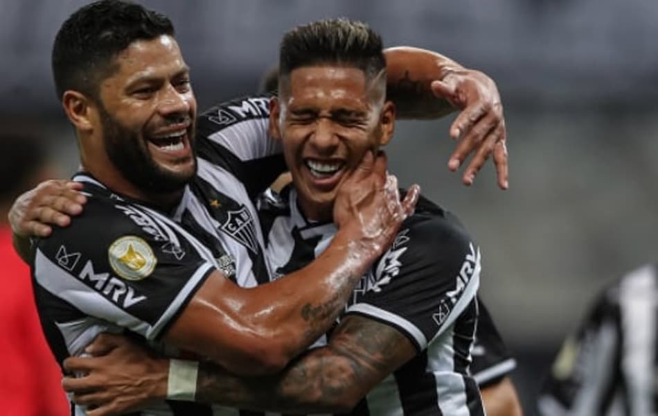 Em noite de argentinos, Galo goleia o Atlético-GO e ‘cola’ no G4 do Brasileiro