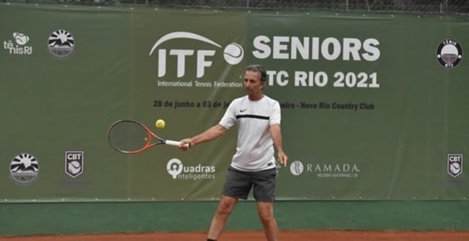 Favorito vence batalha de 3h30 e decide contra Zandonaide, ex-craque do Vasco no Seniors no Rio