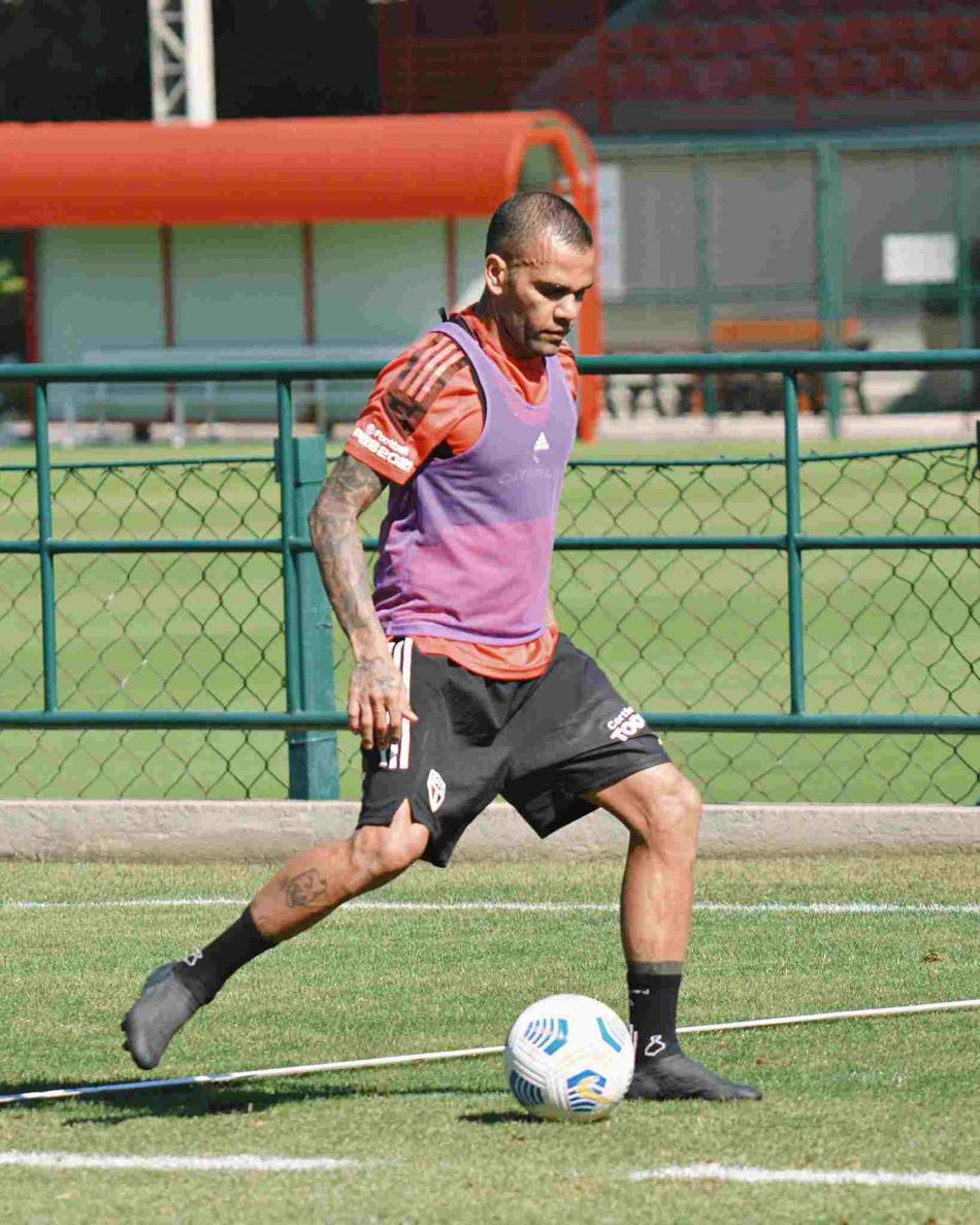VÍDEO: São Paulo faz treino intenso com bola e se prepara para jogo contra o Red Bull Bragantino
