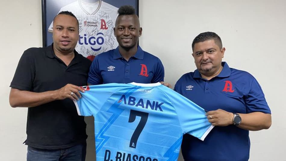 Ex-Cruzeiro e Vasco é anunciado em novo time na América Latina
