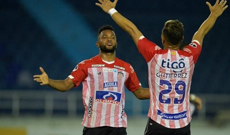Torcida do Junior Barranquilla protesta após saída de artilheiro