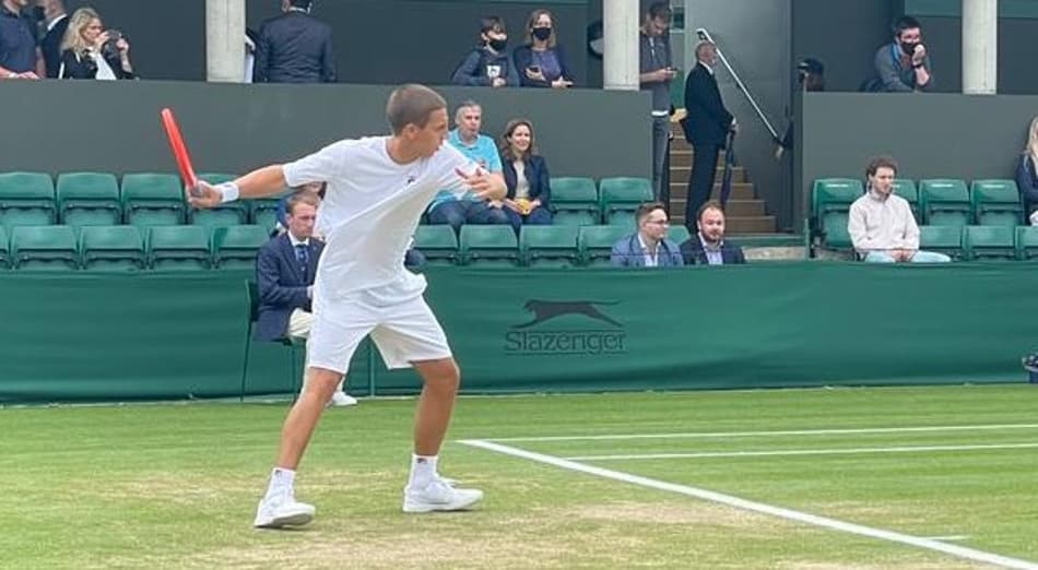 Pedro Boscardin vai à 2ª rodada do juvenil de Wimbledon