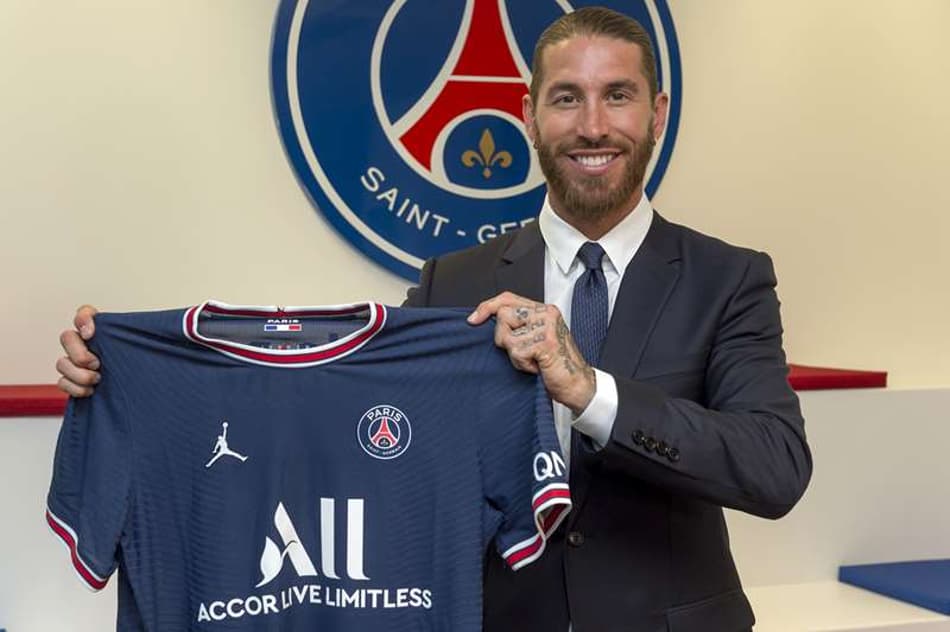 Zagueiro Sergio Ramos é anunciado como reforço do PSG: ‘Grande mudança na minha vida’