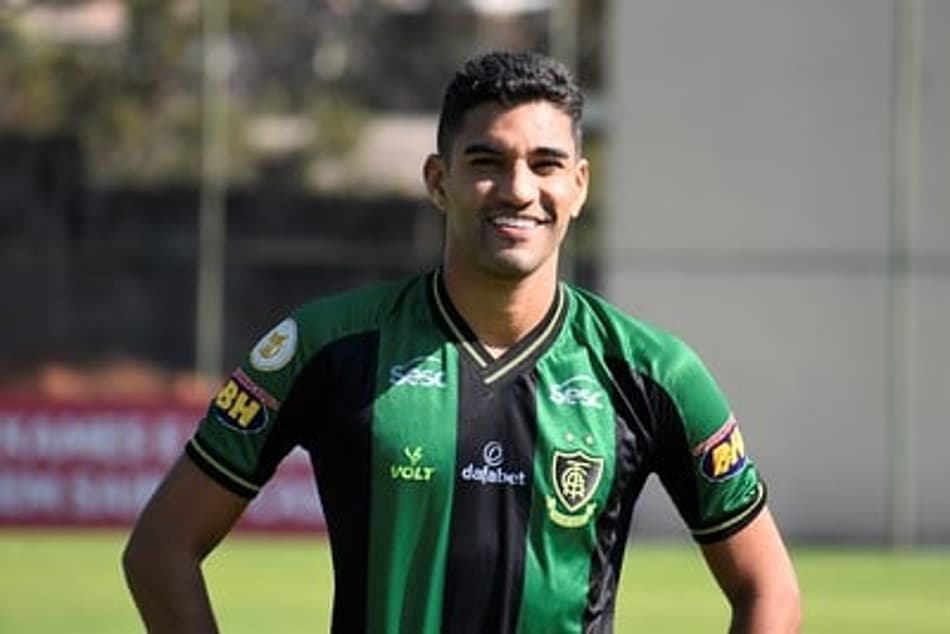 Isaque fala sobre sua recepção no América-MG e mostra confiança para a temporada: 'melhores expectativas'