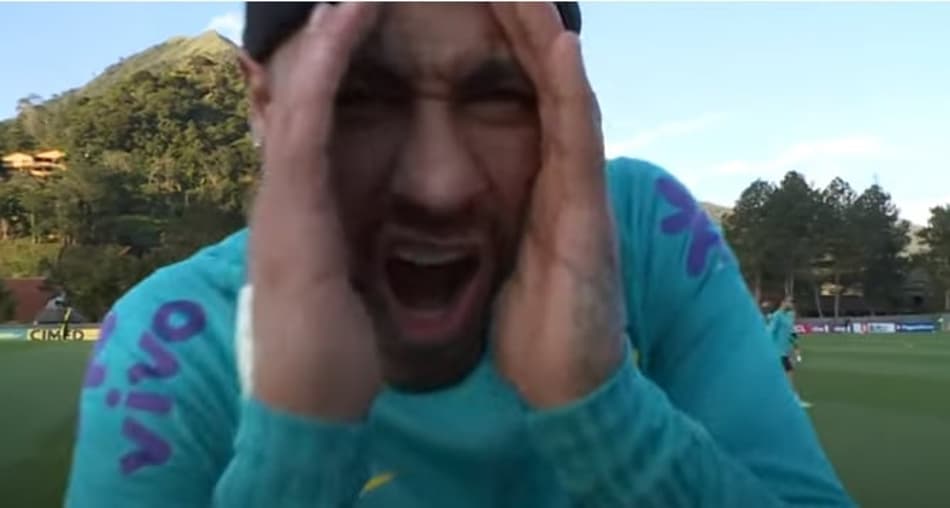 Seleção Brasileira tem treino com Neymar de gorro e irreverente; Tite faz mistério sobre quem joga na final