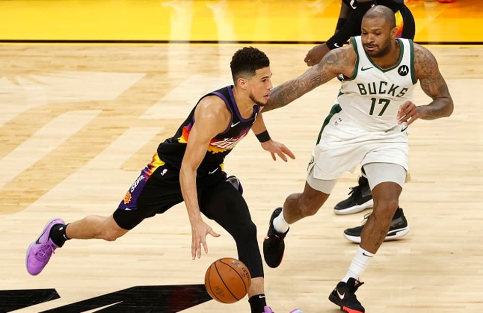 Booker atinge recordes com grande atuação nas finais