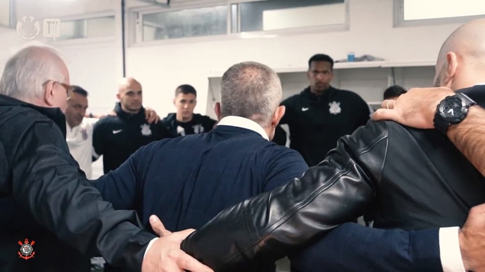 VÍDEO: Veja o discurso de Sylvinho após a vitória do Corinthians: ‘Merecemos do início ao fim’