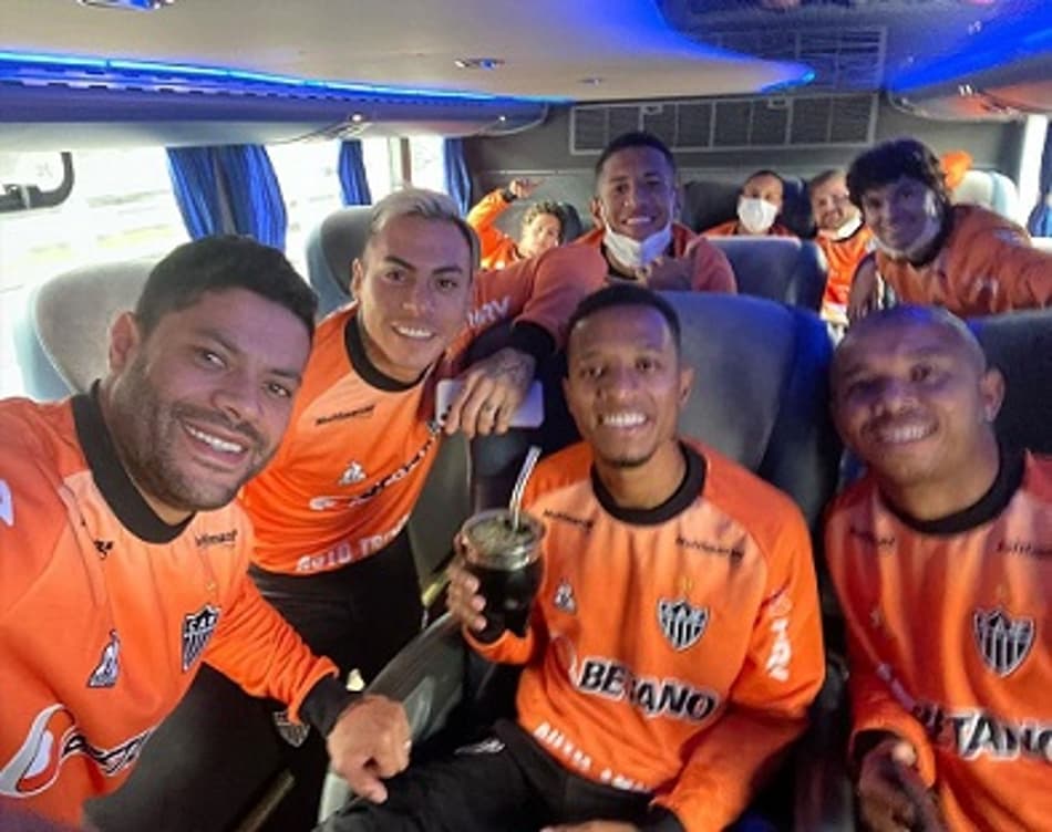 Libera o wi-fi! Zueira de Vargas com Hulk viraliza na web