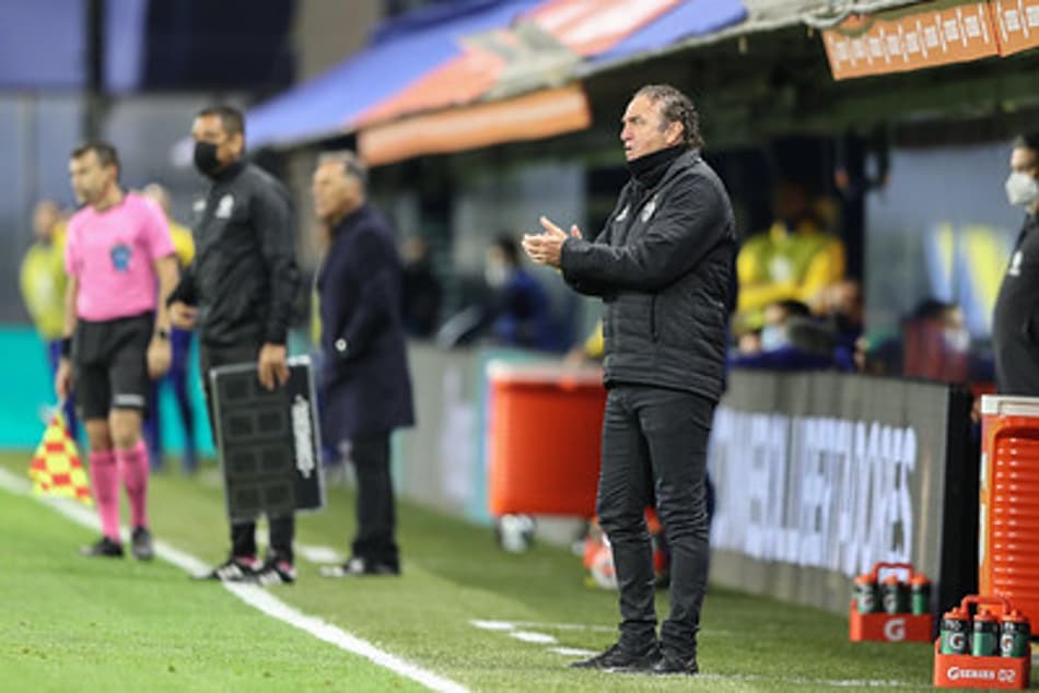 ‘Viemos pra tentar ganhar’, diz Cuca ao negar que equipe tenha jogado pelo empate diante do Boca Juniors
