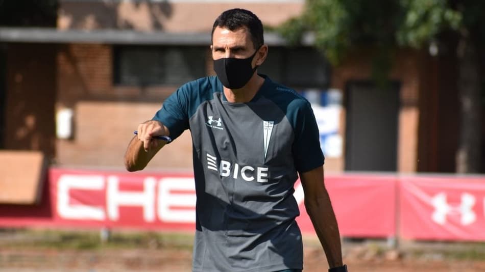Técnico da Universidad Católica também reclama de atuação do VAR