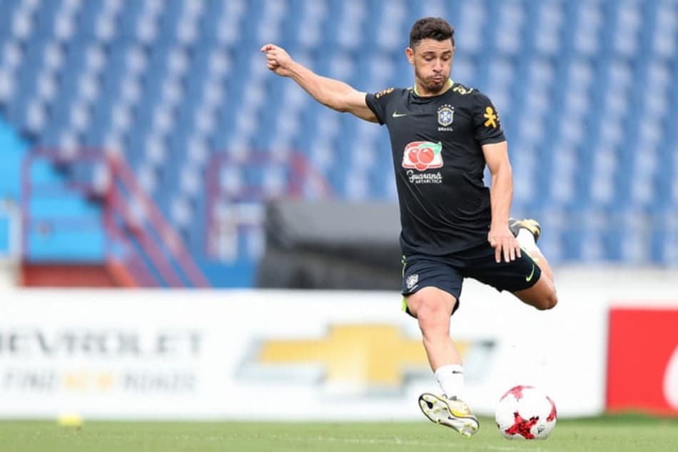 Giuliano saiu da lista e fechou com Corinthians: veja 23 jogadores brasileiros interessantes ainda livres no mercado