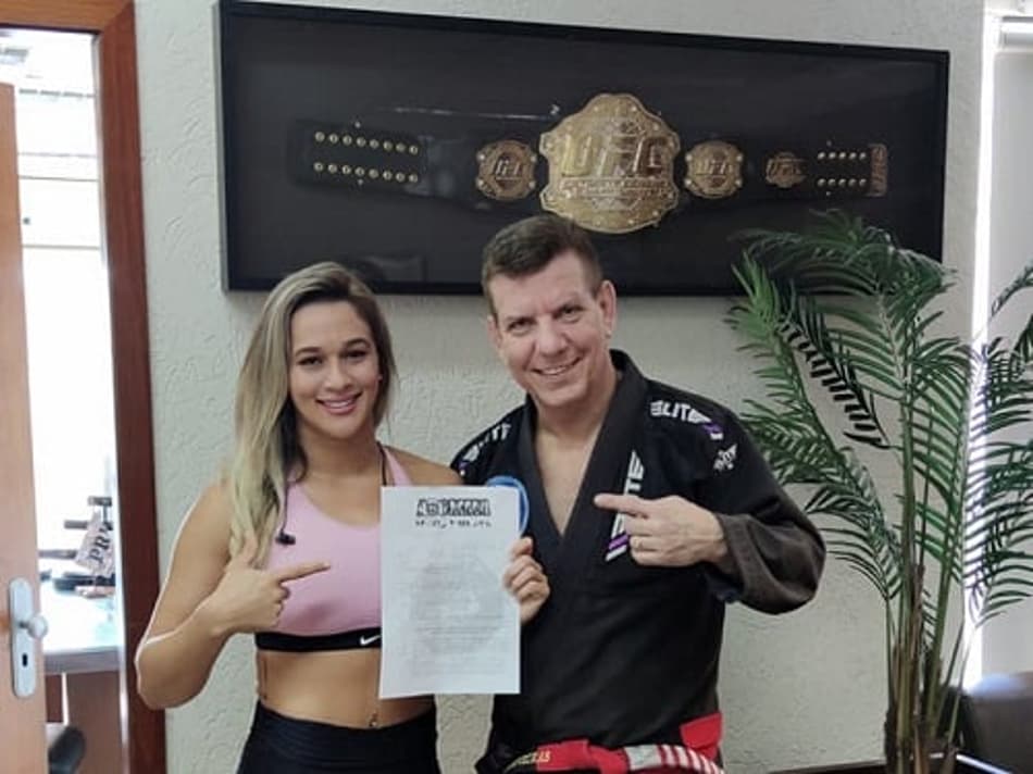 Paula assinou com o Iron Man CF e vai fazer o main event (Foto: Reprodução)