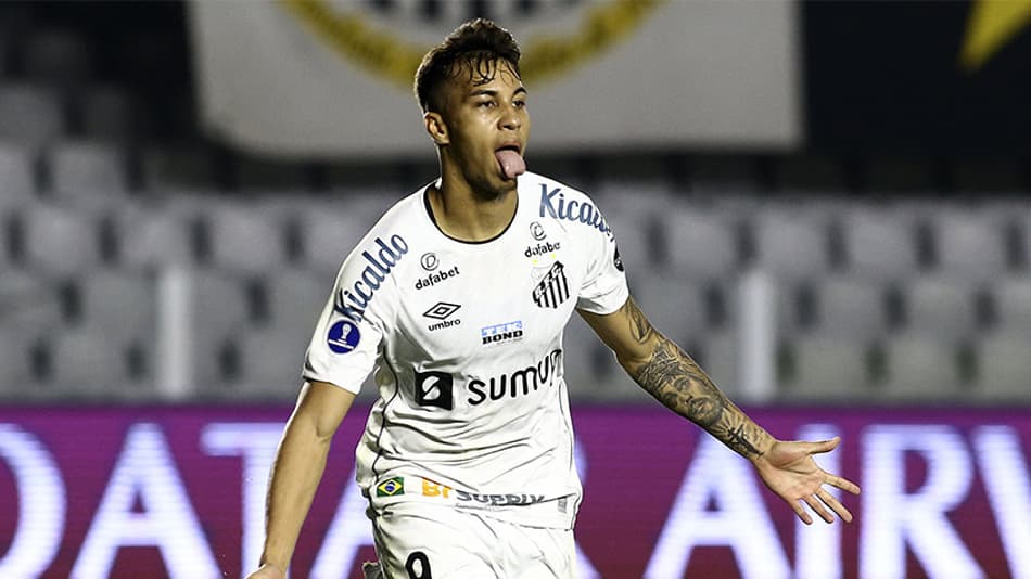 Kaio Jorge marca, Santos vence na Vila Belmiro e larga na frente do Independiente pela Sul-Americana